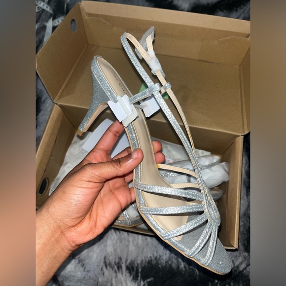 Silver high heels - Picture 2 of 7